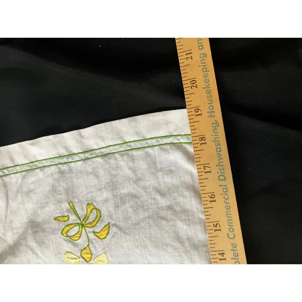 Vintage Linen Dinner Napkins Set of 6 Embroidered Floral Luncheon Napkins